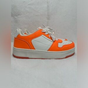 FASHION NOVA SNEAKERS - SIZE 7 WOMENS